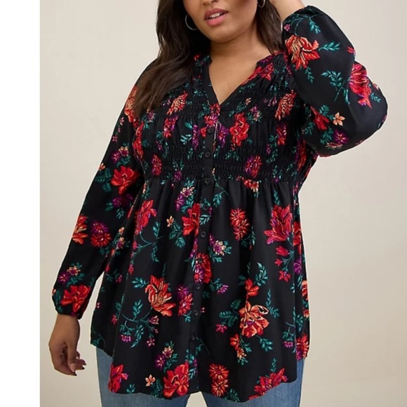 TORRID NWT RAYON TWILL SMOCKED BUTTON-FRONT TUNIC TOP - Picture 2 of 6